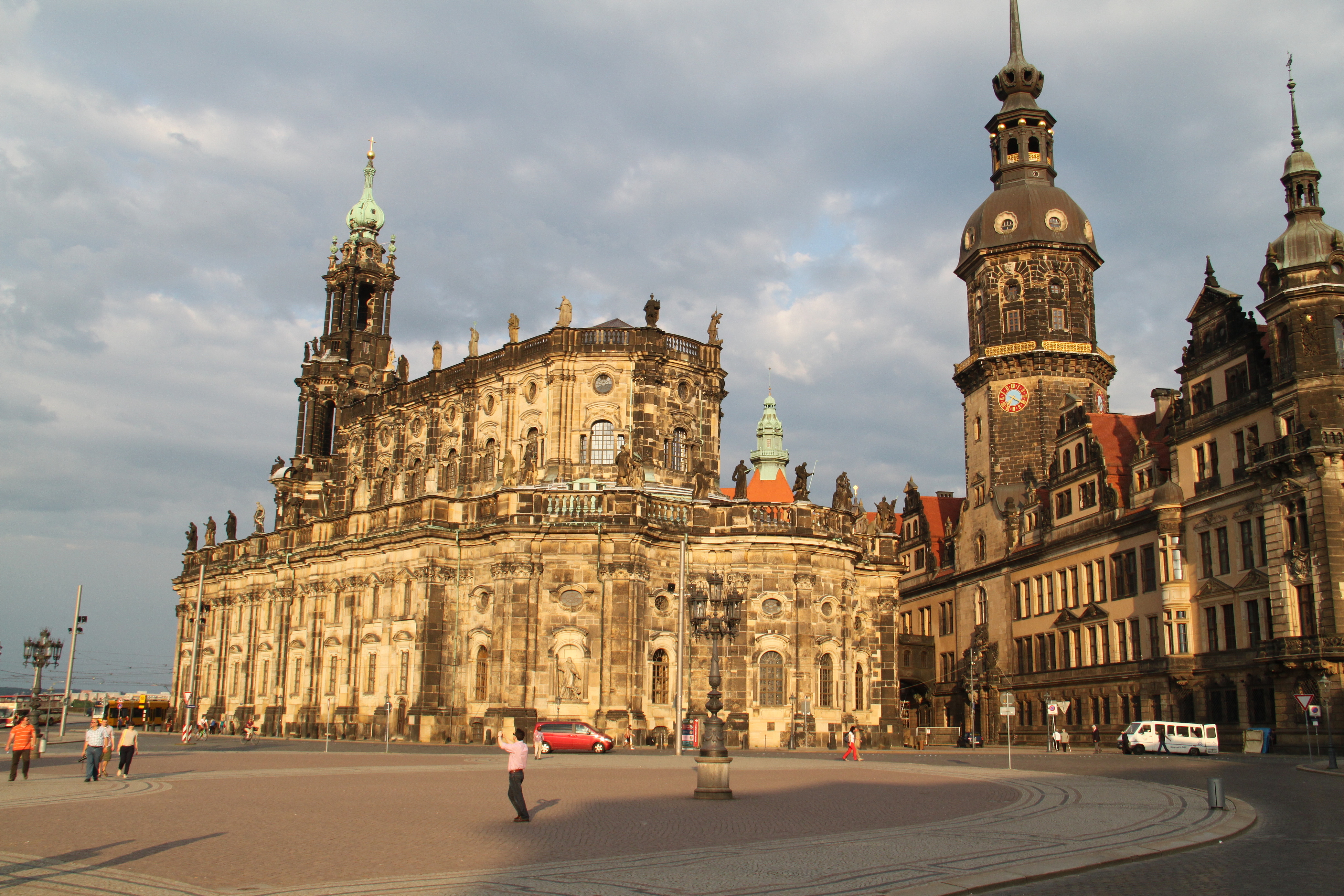 Дрезден это. Дрезден город в Германии. Дрезден архитектура. Цвингер достопримечательности Дрездена.