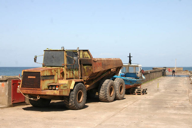 File:Dumper at Maidens - geograph.org.uk - 1285380.jpg