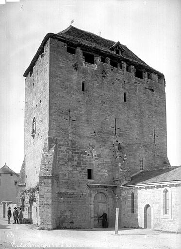 File:Eglise - Ensemble ouest - Rudelle - Médiathèque de l'architecture et du patrimoine - APMH00002392.jpg