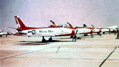 File:F-86Fs Colorado ANG Minute Men aerobatics team c1958.jpg