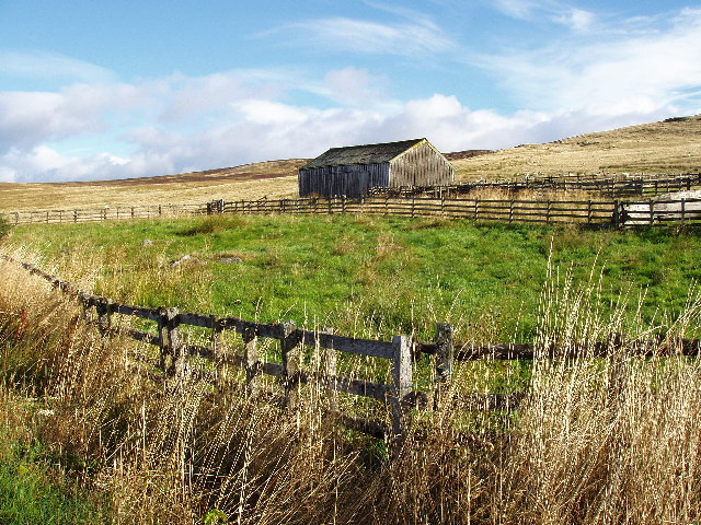 File:Farm building and enclosure - geograph.org.uk - 50644.jpg