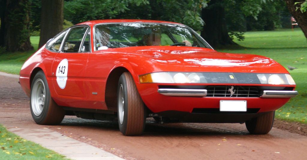 Nos premiers et meilleurs souvenirs automobiles - Page 2 Ferrari_365_GTB-4_Daytona_red_vr