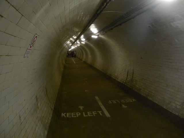 File:Greenwich, foot tunnel under the Thames - geograph.org.uk - 1498373.jpg