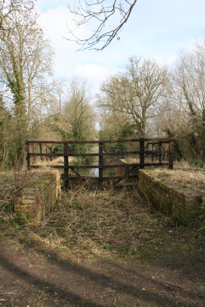 File:Grove top lock - geograph.org.uk - 1209519.jpg