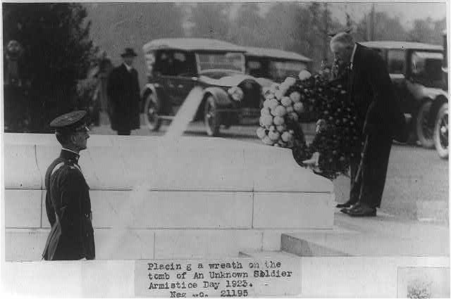 File:Harding Tomb of Unknowns 1922.jpg