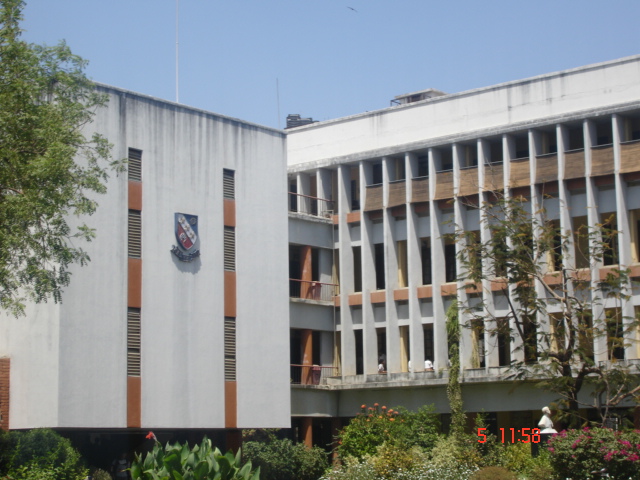 File:Loyola High school building.JPG