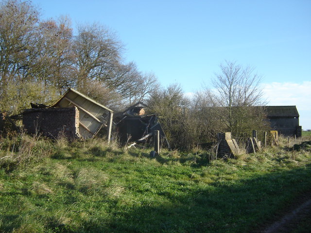 File:Mowthorpe Farm ruin of - geograph.org.uk - 1051833.jpg