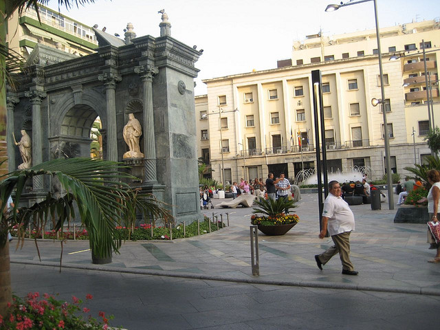 File:Plaza de los Reyes, Ceuta (2).jpg