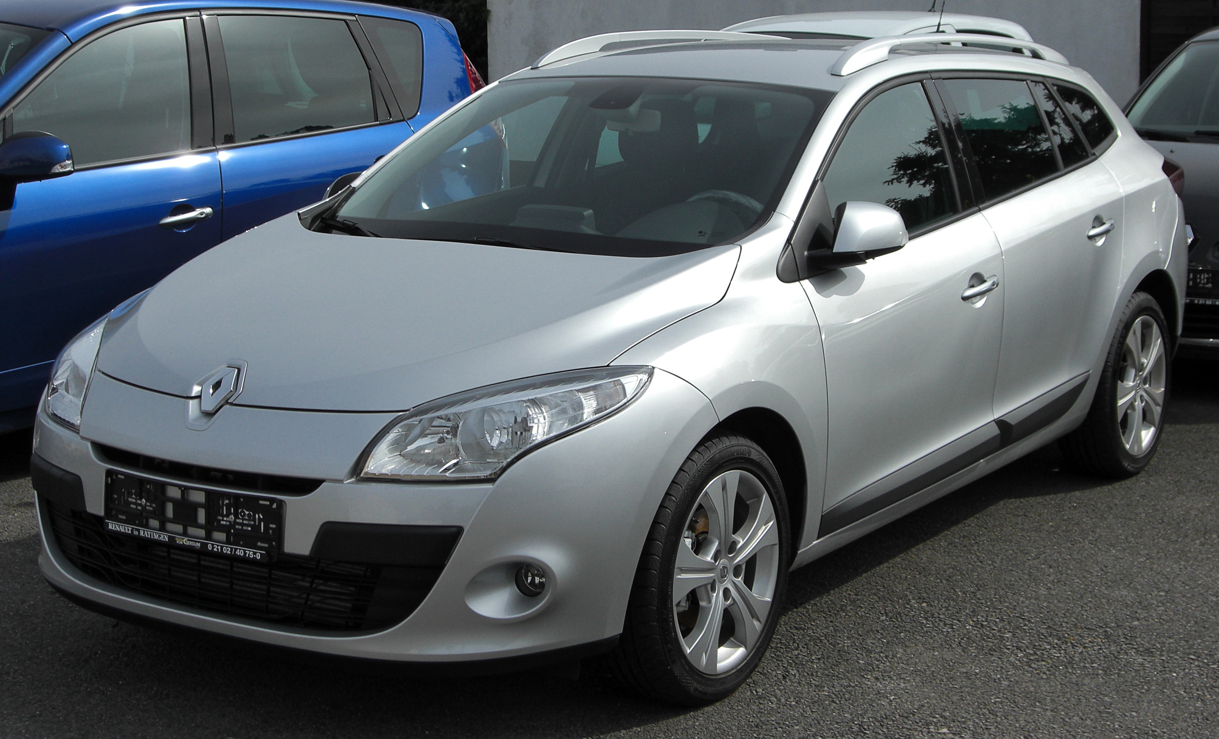 File:Renault Megane II Blue Front.jpg - Wikimedia Commons