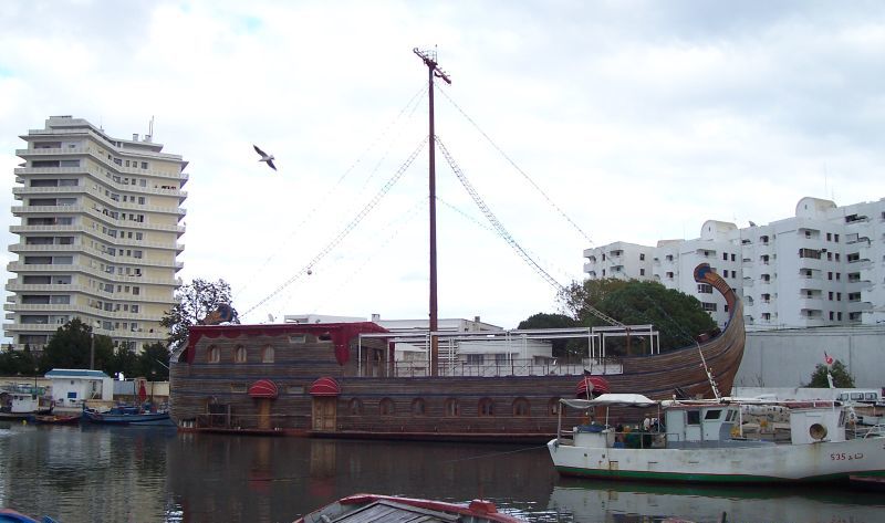 File:RestaurantPhenicienVieuxPortBizerte.jpg