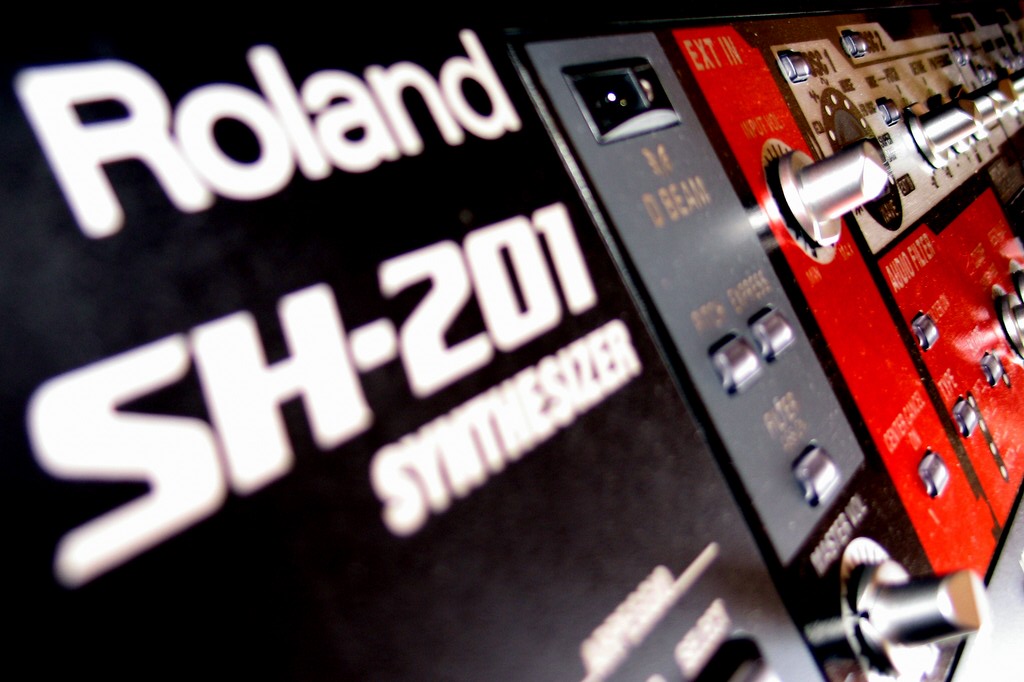 File:Roland SH-201 (logo).jpg - Wikimedia Commons