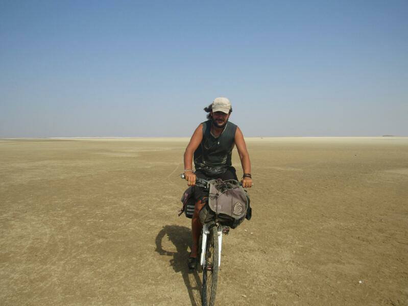 File:Tabare,Medanos en bicicleta.jpg