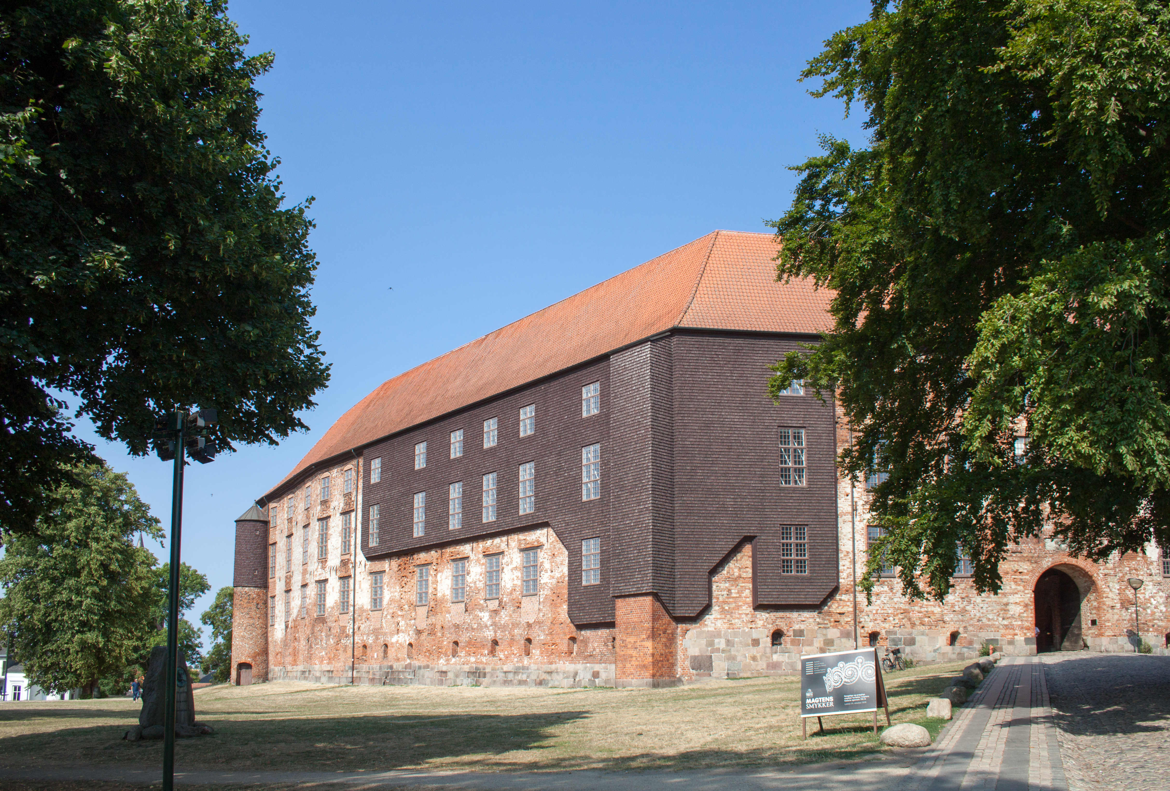Overvåge skat acceptabel File:Towards the entrance of Koldinghus castle, 2018-07-26.jpg - Wikimedia  Commons