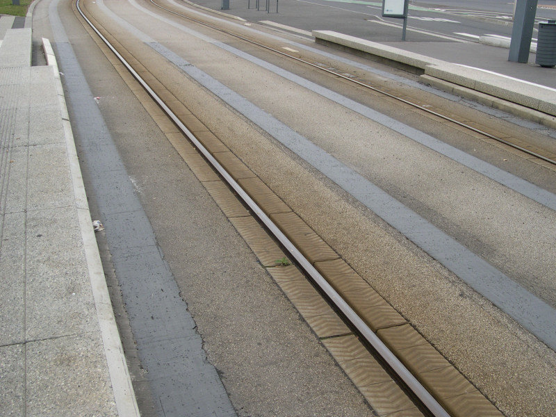 File:Tramway de Caen Rail.jpg
