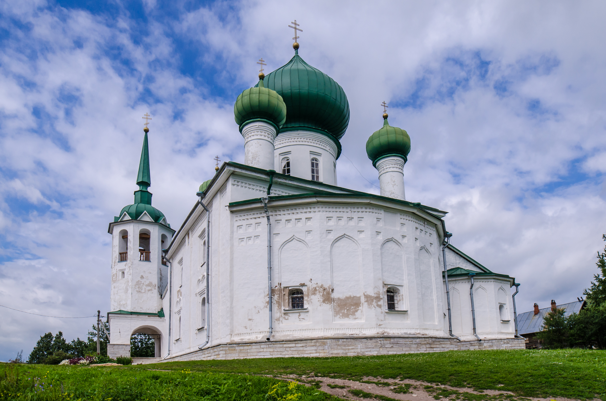 старая церковь на горе