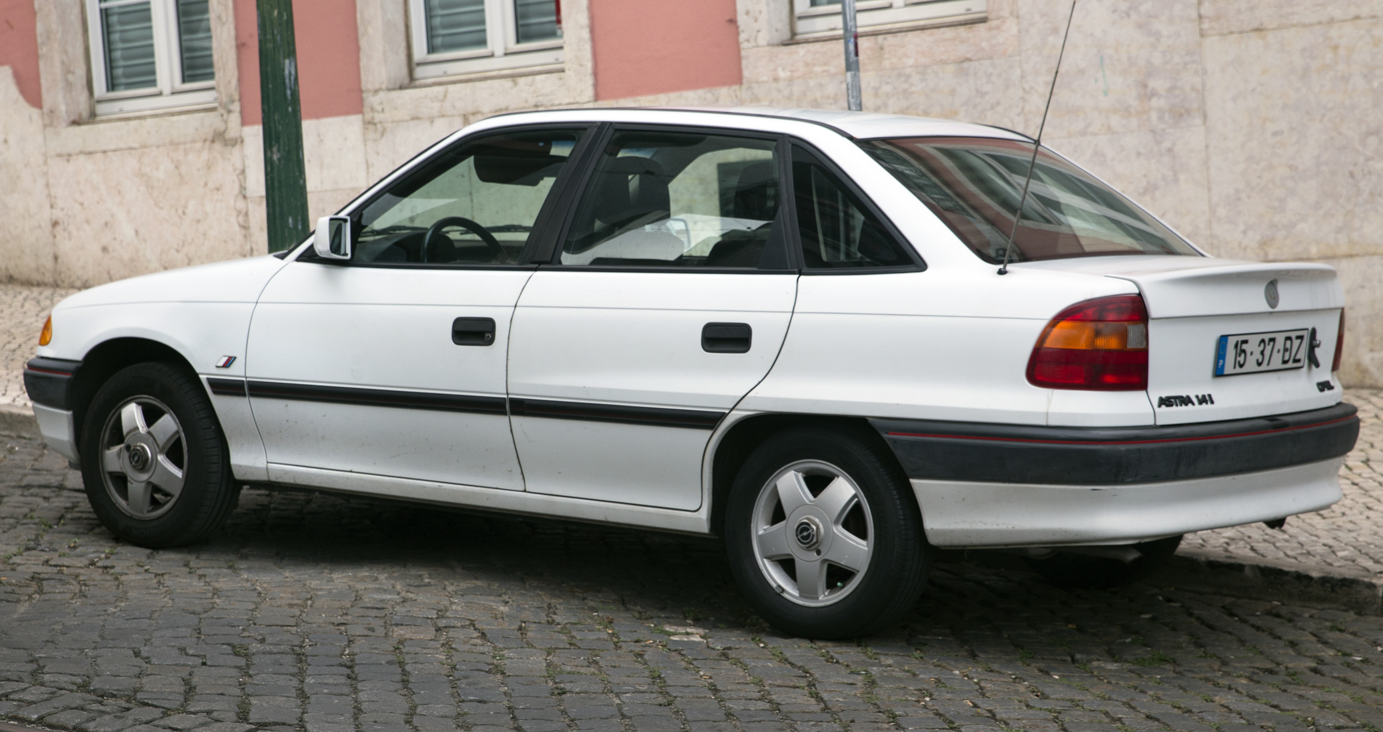 2004 Opel Tigra B TwinTop 1.4i 16V ECOTEC (90 Hp)  Technical specs, data,  fuel consumption, Dimensions