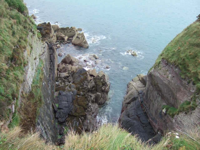 File:An inlet coming from Caerfai Bay - geograph.org.uk - 1544501.jpg