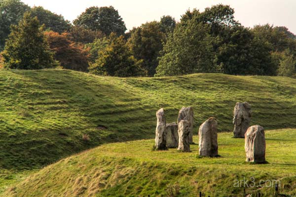 File:Avebury stone circle.jpg