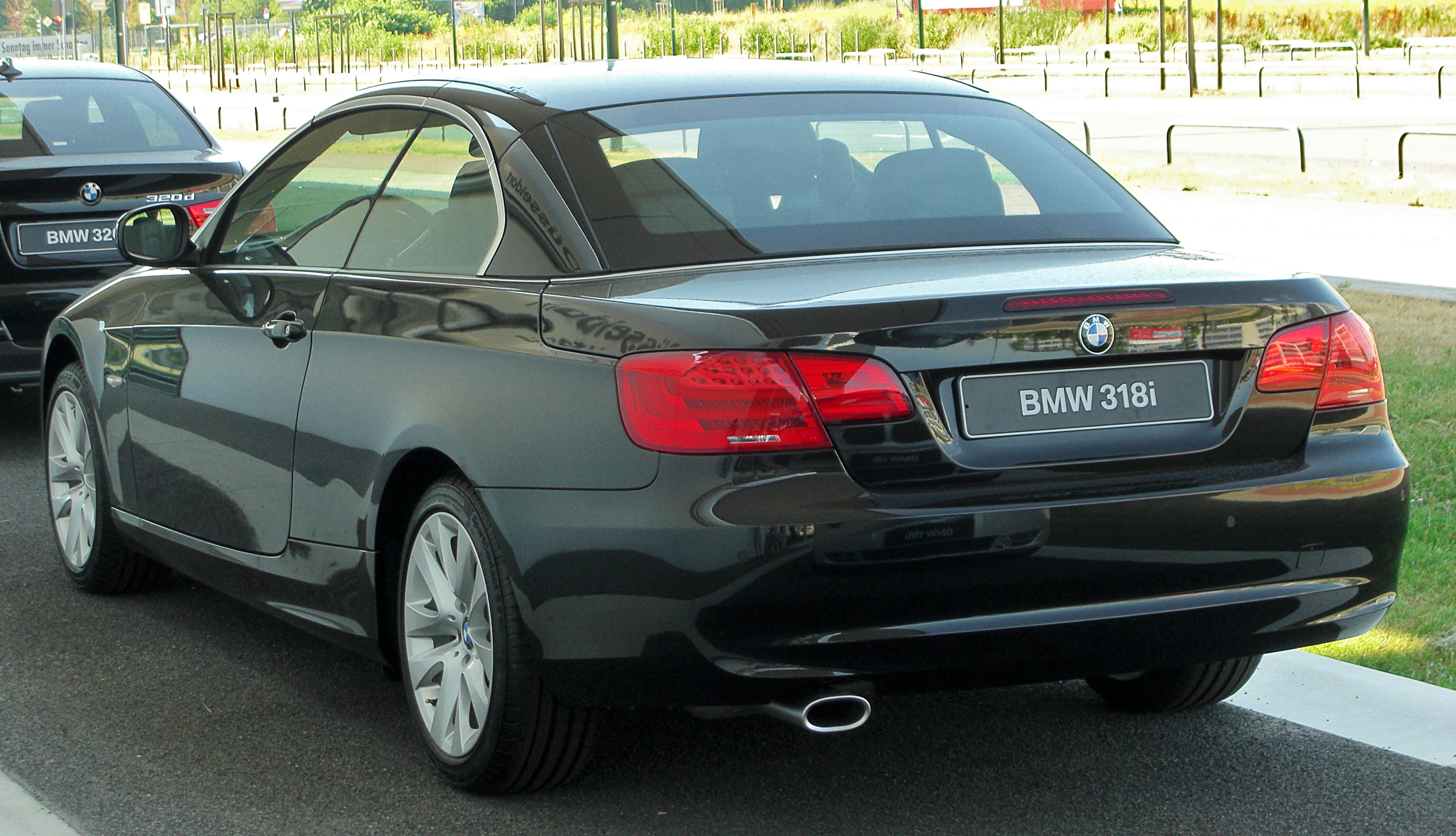 File:BMW 320i Cabriolet M-Sportpaket (E93, Facelift) – Heckansicht