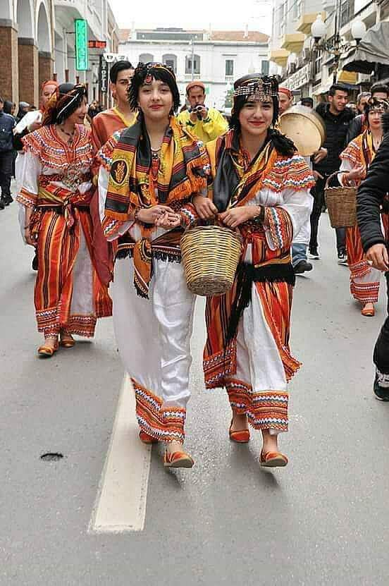 Category:Kabyle dress - Wikimedia Commons