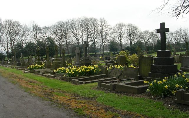File:Cleckheaton New Cemetery - Whitechapel Road - geograph.org.uk - 774346.jpg