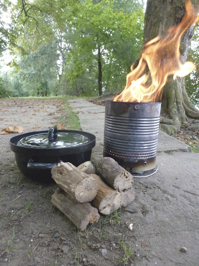 File:Campfires burning wood pits.jpg - Wikimedia Commons