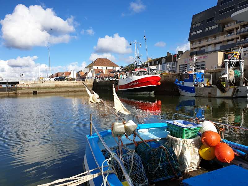 File:Courseulles-sur-Mer, port de pêche.jpg