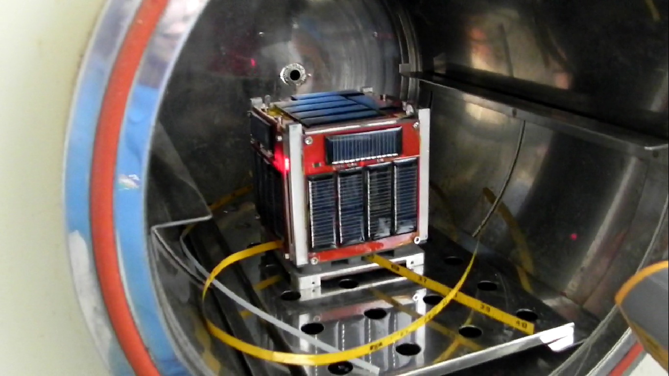 Tập tin:F-1 CubeSat thermal vacuum  – Wikipedia tiếng Việt