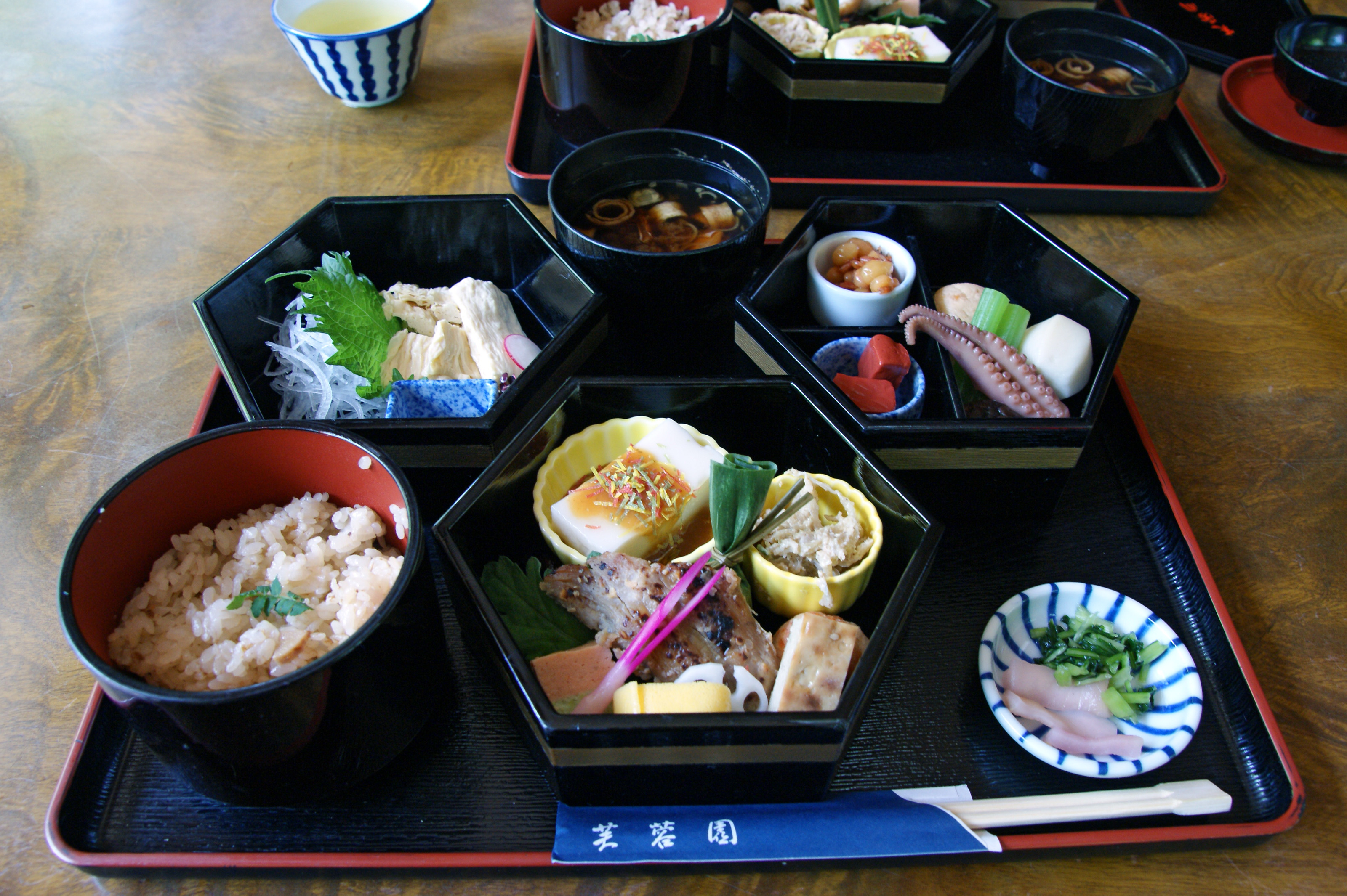 La cuisine japonaise, entre gastronomie traditionnelle et plats du