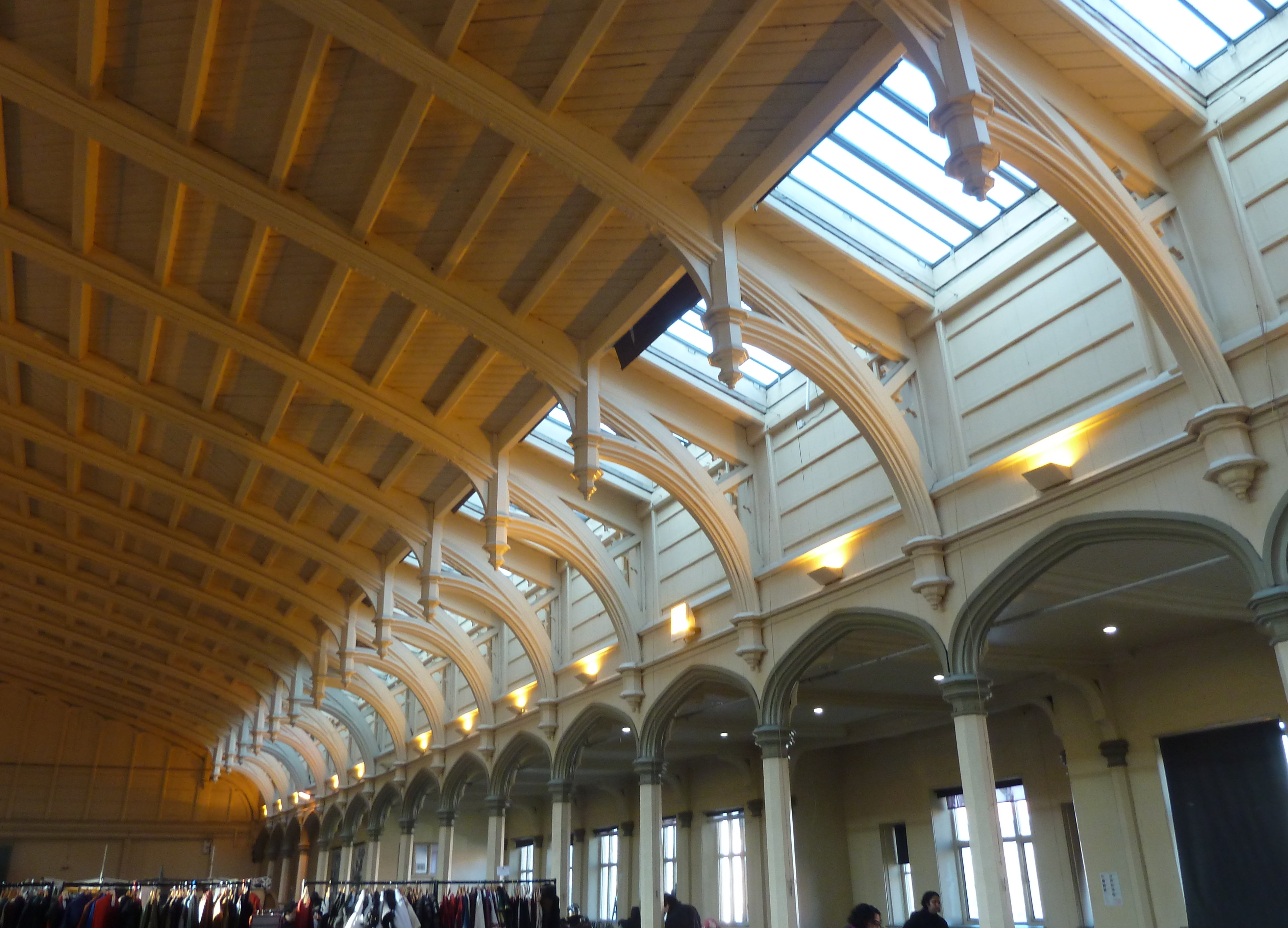 File:Hammerbeam roof, Brunel's trainshed.jpg - Wikimedia 