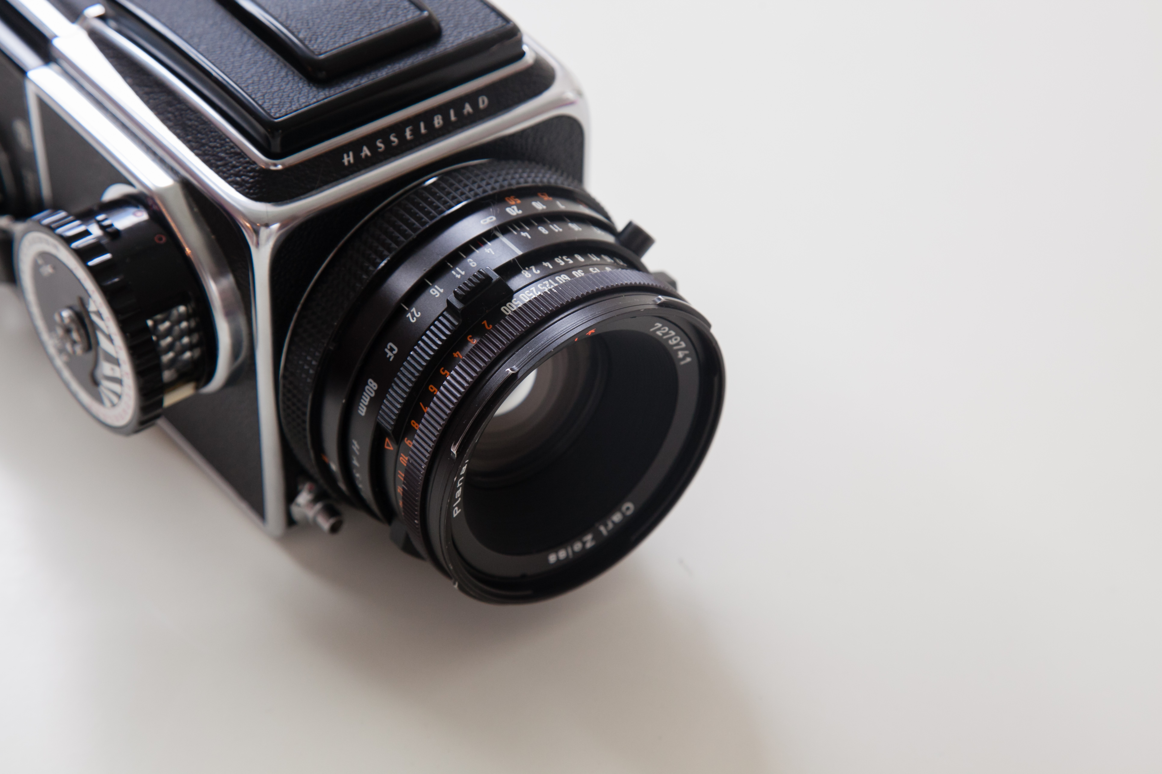 File:Hasselblad 500 CM with Carl Zeiss Planar CF 80mm F2.8 T* lens