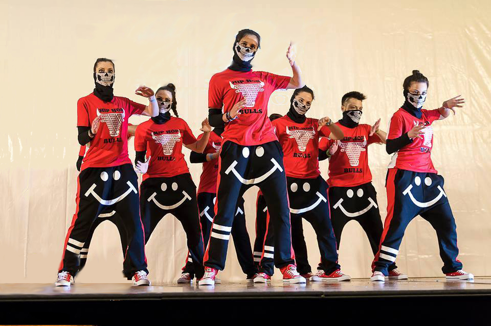 File:Hip Hop Bulls Dance Crew.jpg - Wikimedia Commons