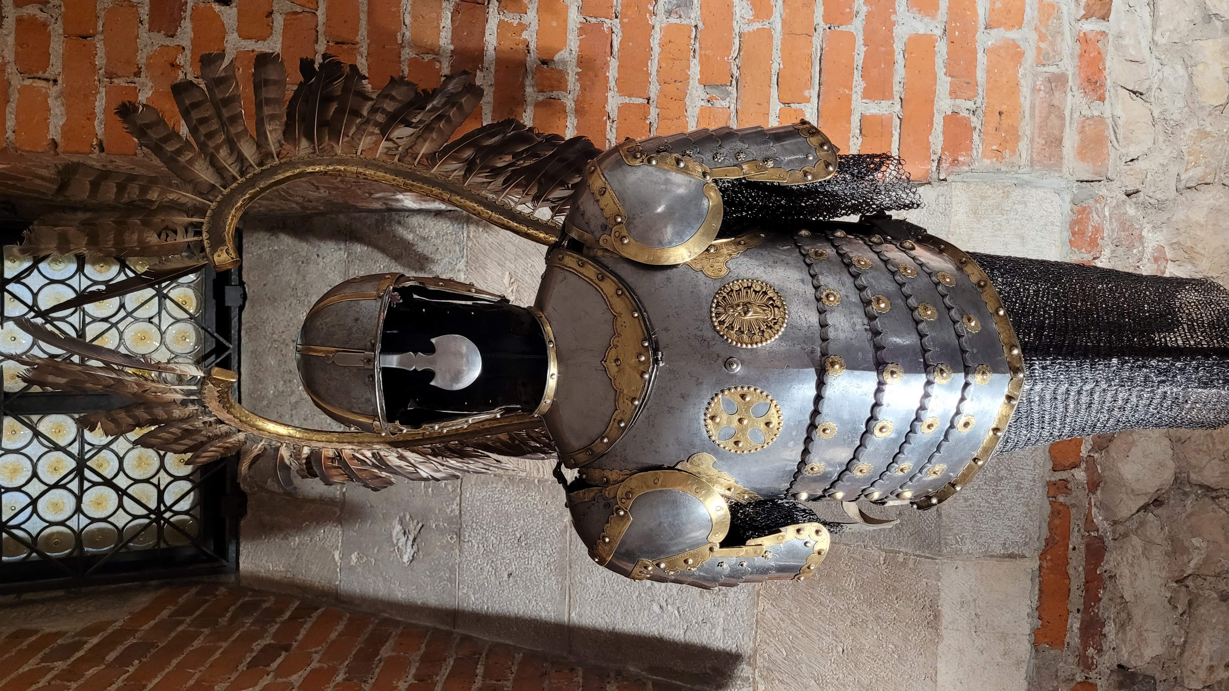 Hussar_armour_Wawel_Museum_5.jpg