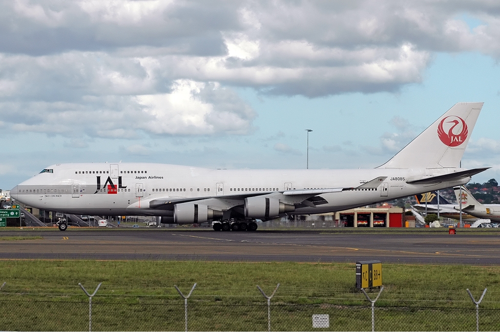 File:Japan Airlines Boeing 747-400 SYD Gilbert.jpg - Wikimedia Commons