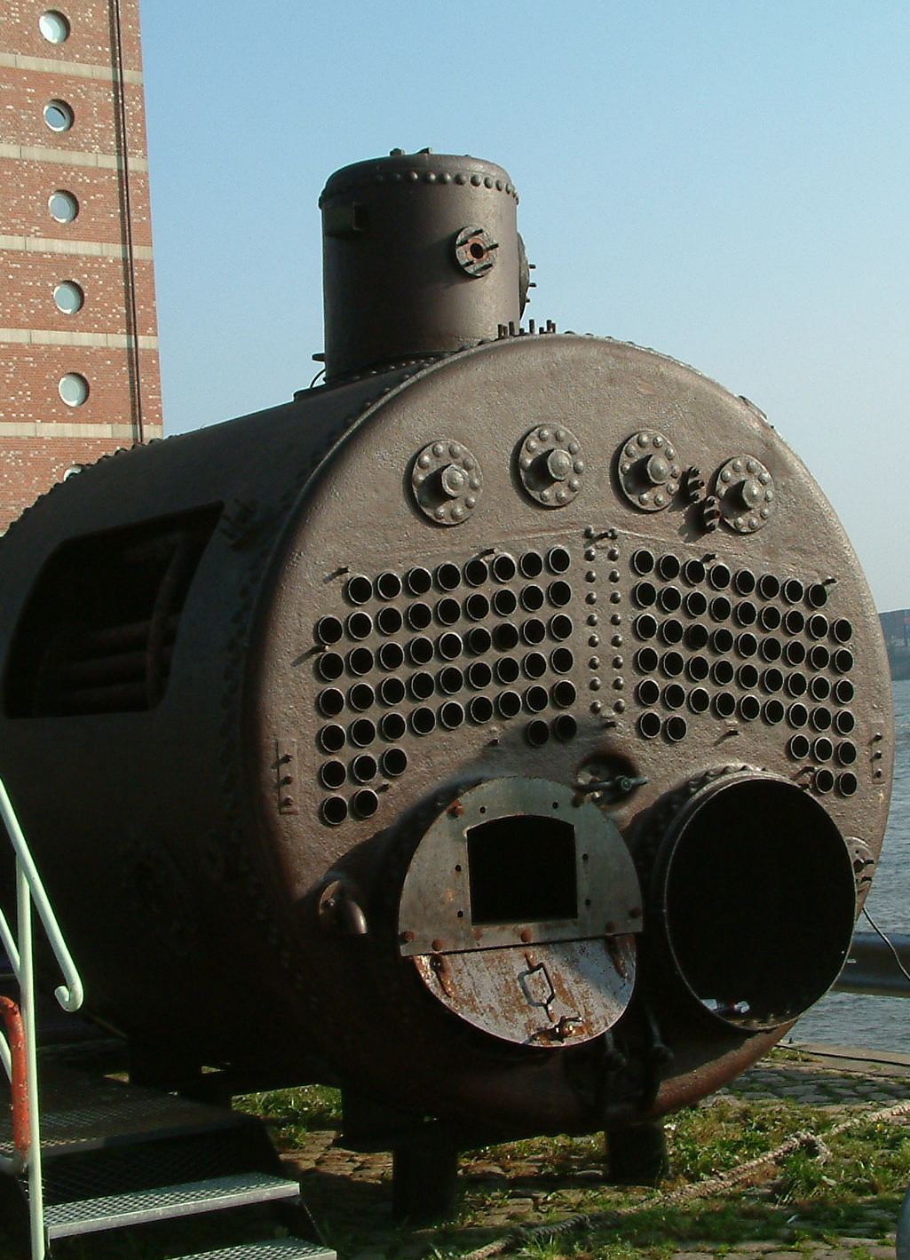 Steam boiler in ship фото 103