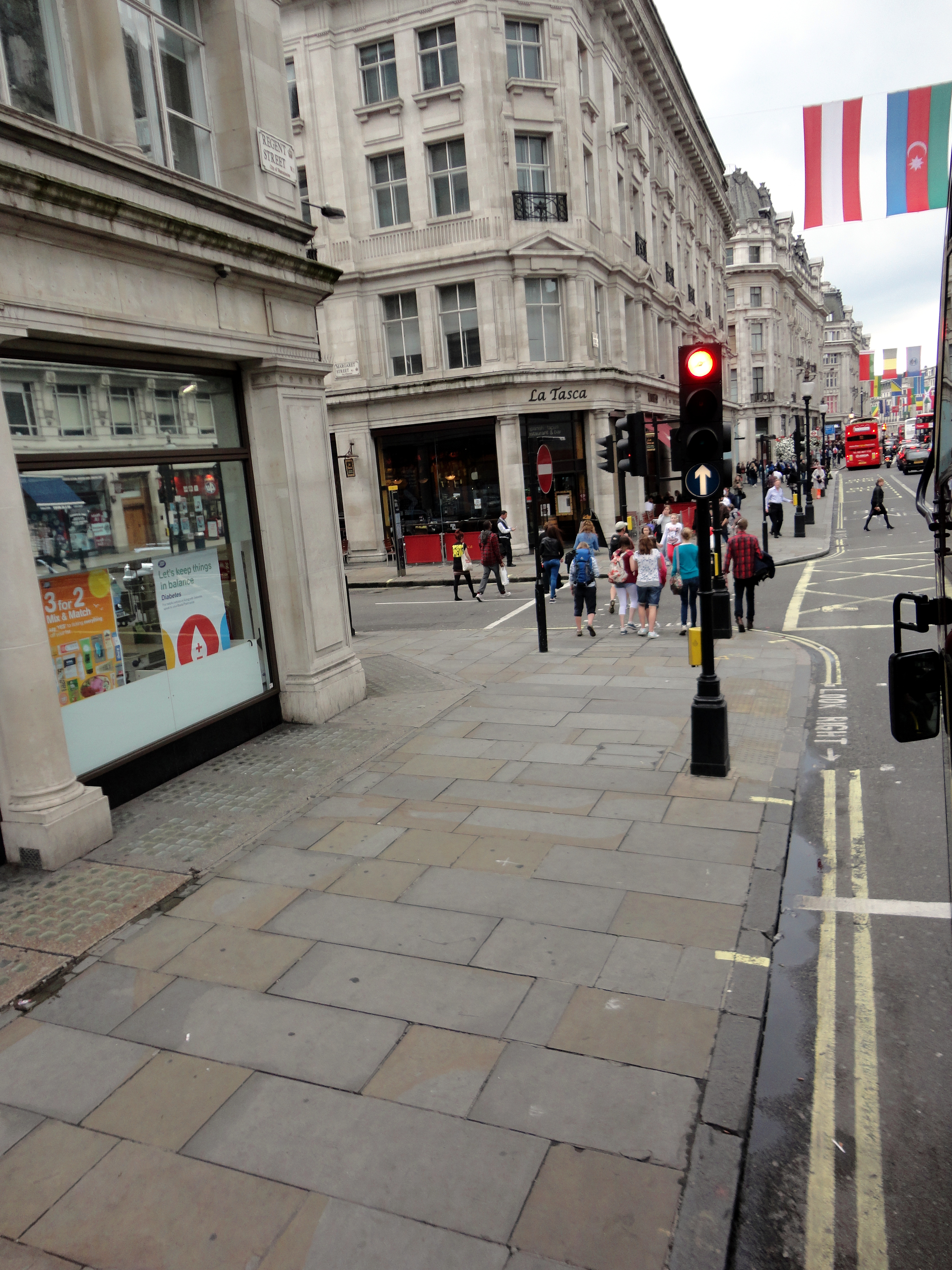 File:London Sloane Street-20130715-RM-135517.jpg - Wikimedia Commons