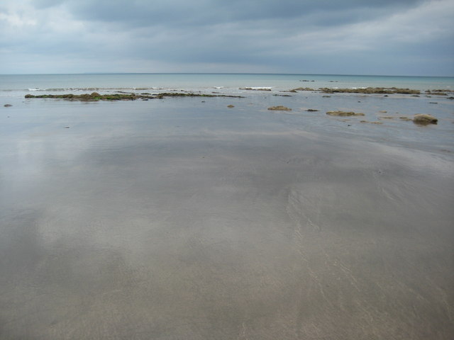 File:Low tide on Portledge Beach - geograph.org.uk - 1430933.jpg