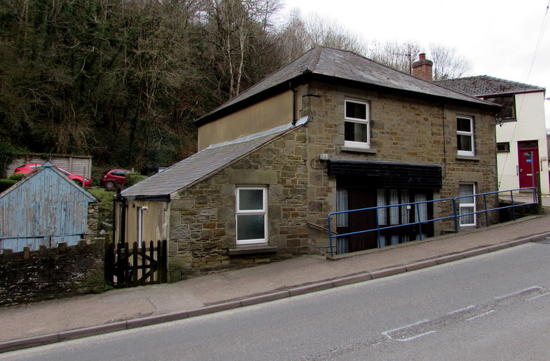 File:Midland Bank House, Central Lydbrook - geograph.org.uk - 4875308.jpg