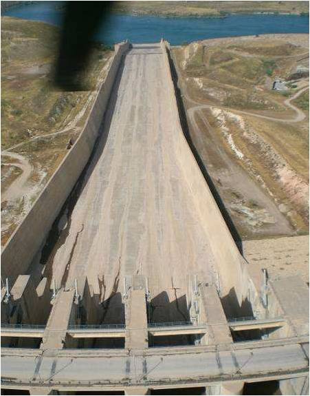 File:Mosul Dam spillway.jpg