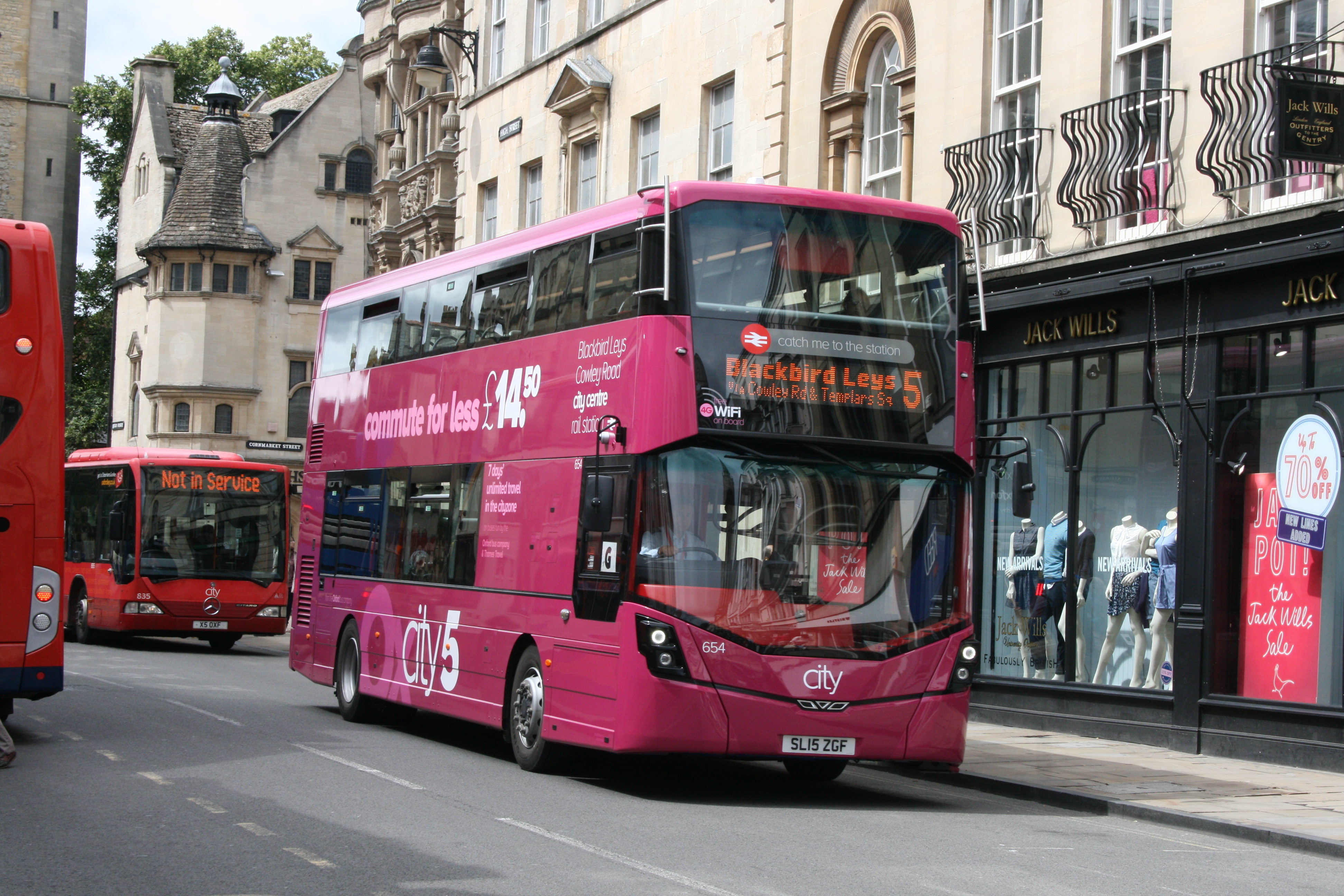 Bus companies. Автобусы на Оксфорд стрит. Oxford5k dataset.