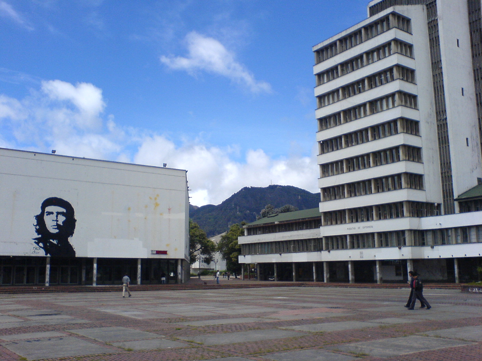 Mural en la plaza principal de la Universidad Nacional de Colombia, llamada Plaza Santander, pero conocida generalmente como Plaza Che, en Bogotá (Colombia).