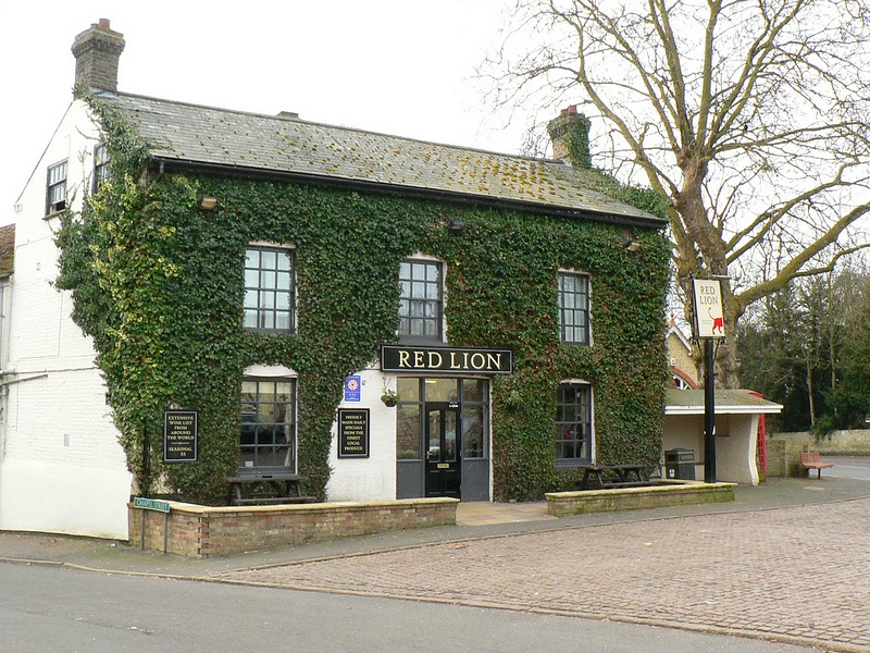 Small picture of The Red Lion courtesy of Wikimedia Commons contributors