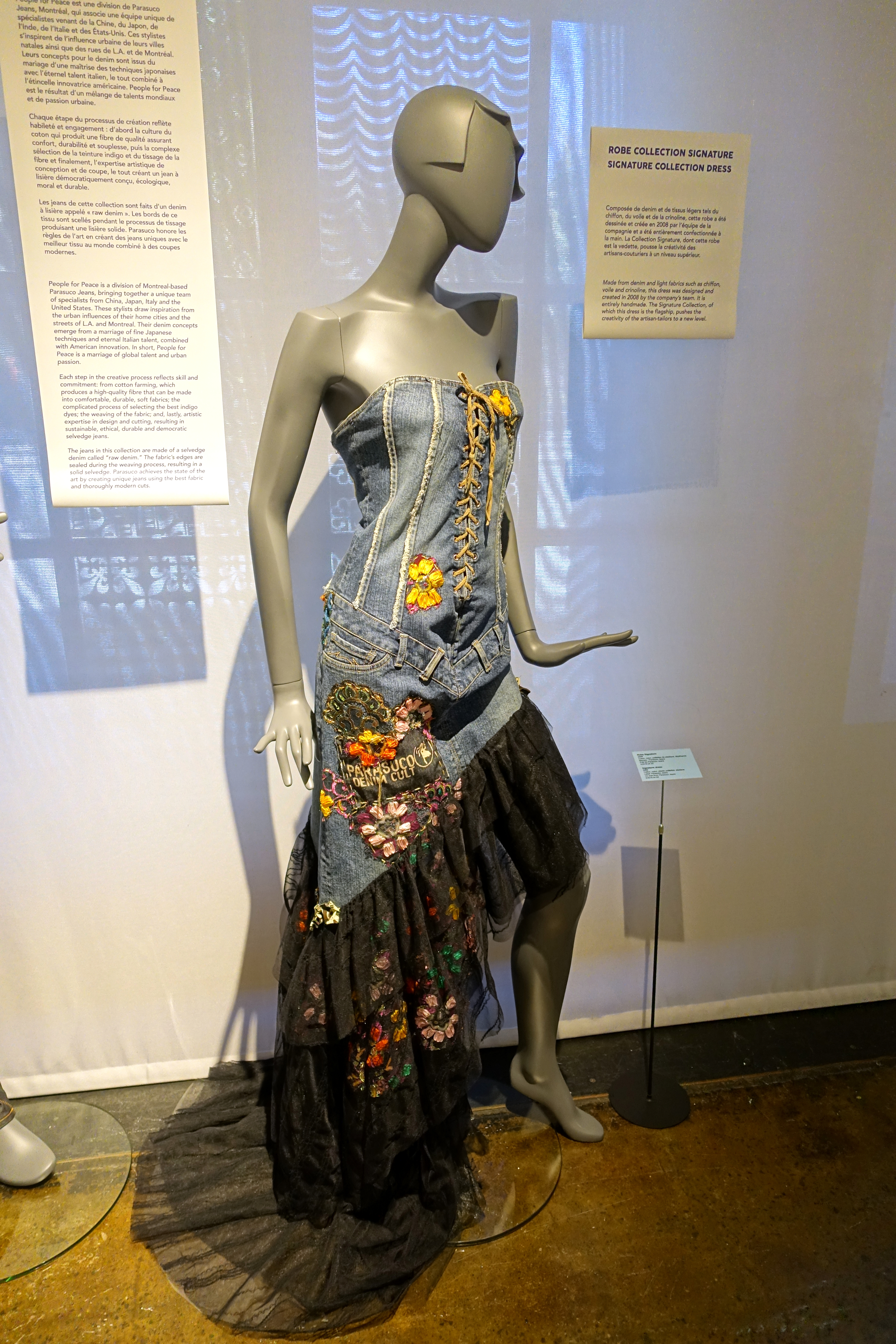 File:Signature dress, labeled Parasuco Jeans, 2008, cotton, nylon, plastic  paillettes, elastane - Musée de la mode - Montreal, Canada - DSC07110.jpg -  Wikimedia Commons