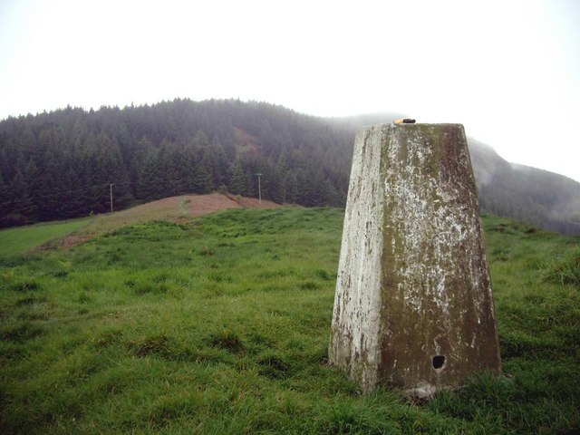 File:The trig on Dun Fionn - geograph.org.uk - 445110.jpg