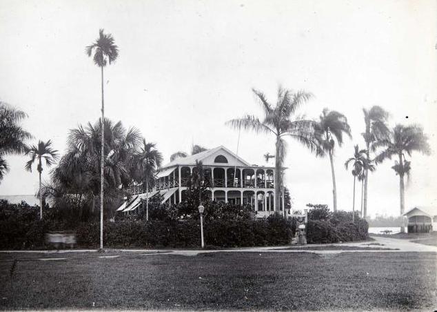 File:Tropenmuseum Royal Tropical Institute Objectnumber 60052069 Buiten Socieit Het Park (cropped).jpg