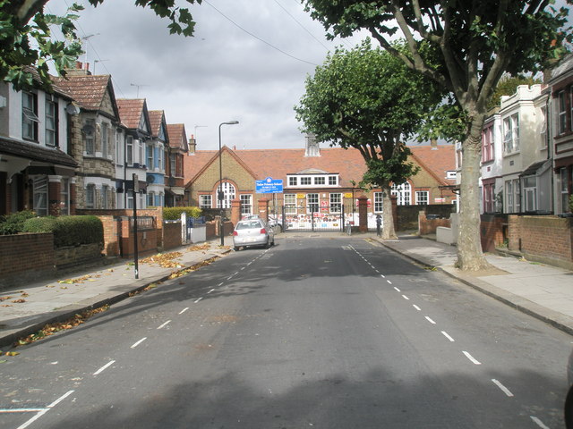File:Tudor Primary School - geograph.org.uk - 1527225.jpg