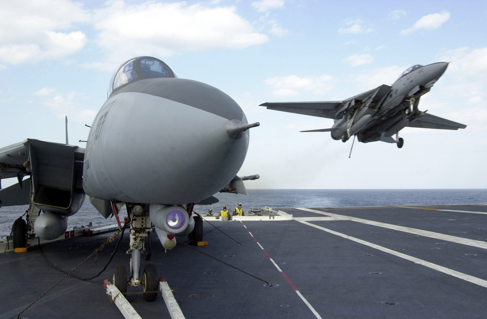 US_Navy_020319-N-9849W-013_USS_Kitty_Hawk_-_F-14_landing.jpg