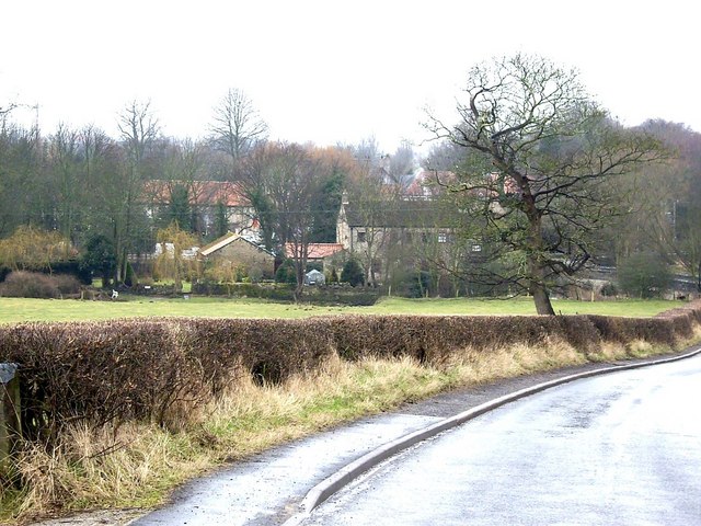 File:View of Hall Garth from Brafferton rail bridge - geograph.org.uk - 1745820.jpg