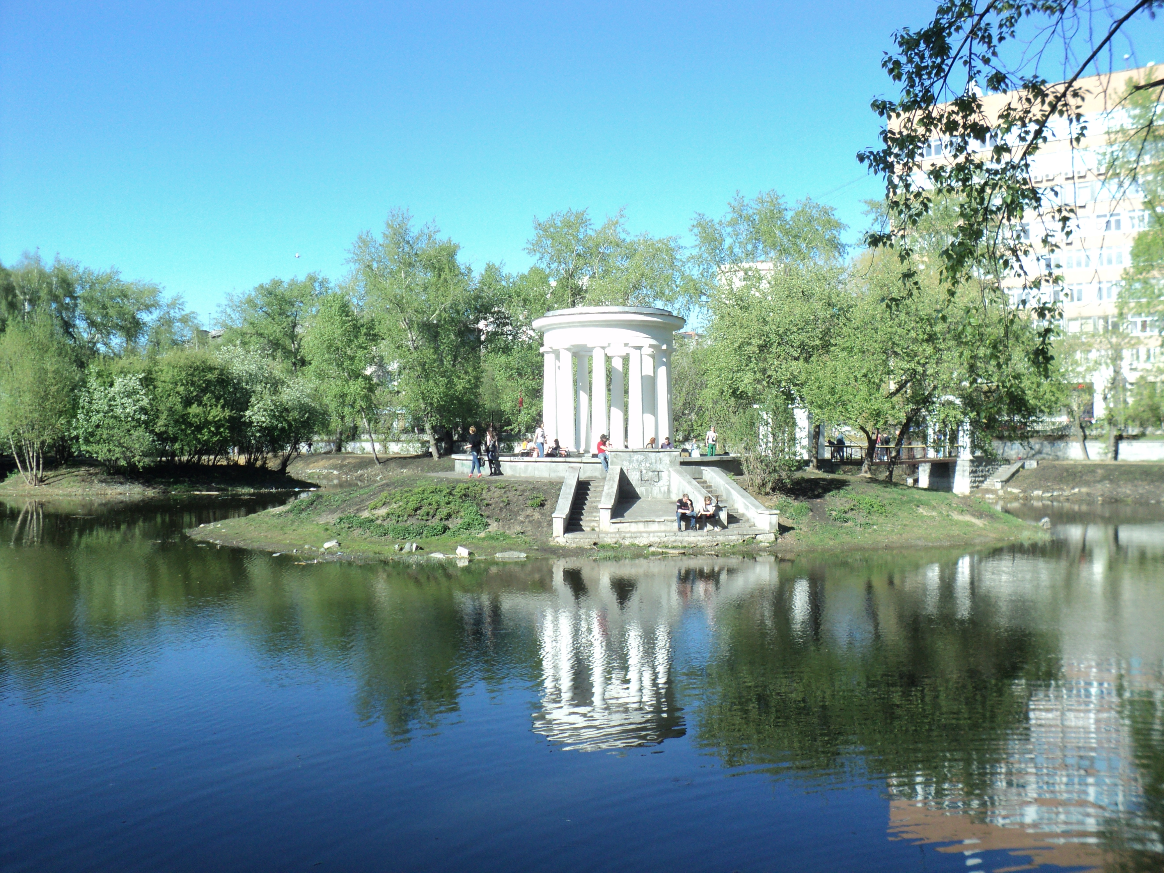 екатеринбург парк с беседкой