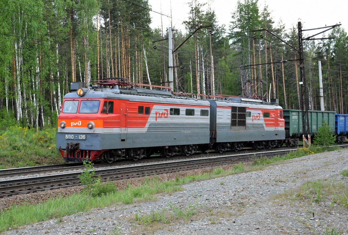 File:ВЛ10-136, Russia, Chelyabinsk region, Floysovaya - Syrostan stretch  (Trainpix 164632).jpg - Wikimedia Commons